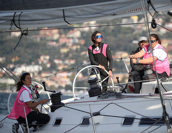 donne dell'equipaggio sulla barca